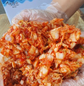 아리수 슬라이스 다진 김치 10kg 중국산 종이박스 포장